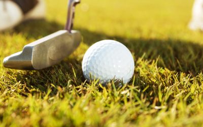 Putting green and golf courses nearby